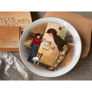 VTG Avon Special Memorial Collectible Plate Mothers Day 1985 Tom Newsom w Stand